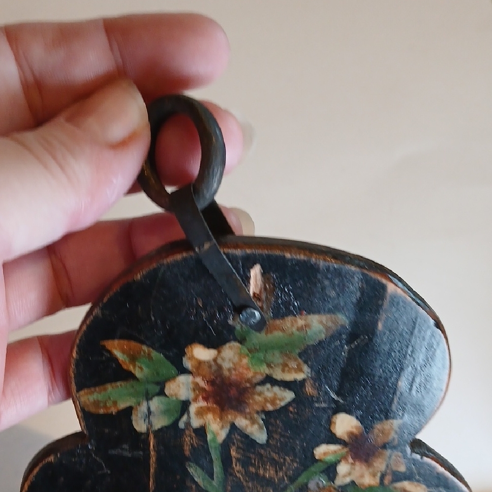 π―οΈ Antique Wood Mounted Candlestick Box | Early 1900s | Hand Painted Floral - Picture 11 of 13